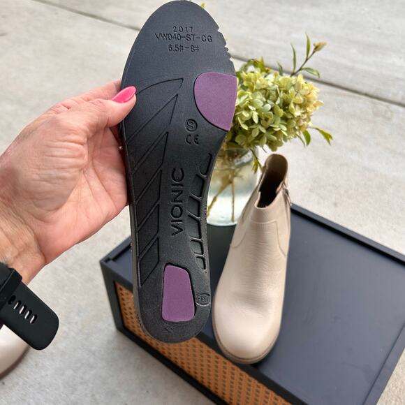 Vionic Finn Ankle Boots Beige Leather Women’s 7.5W Wide Orthotic Comfort EU 38 - Picture 12 of 16